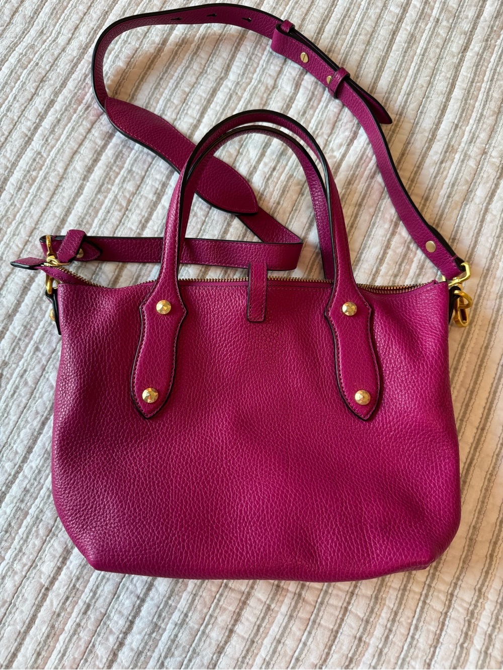 🩷LIKE NEW🩷 Annabel Ingall Fuchsia Pebbled Leather Tote with Gold Hardware - Picture 3 of 5